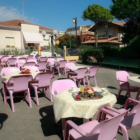 Hotel Adriatico Bellaria-Igea Marina Exteriör bild