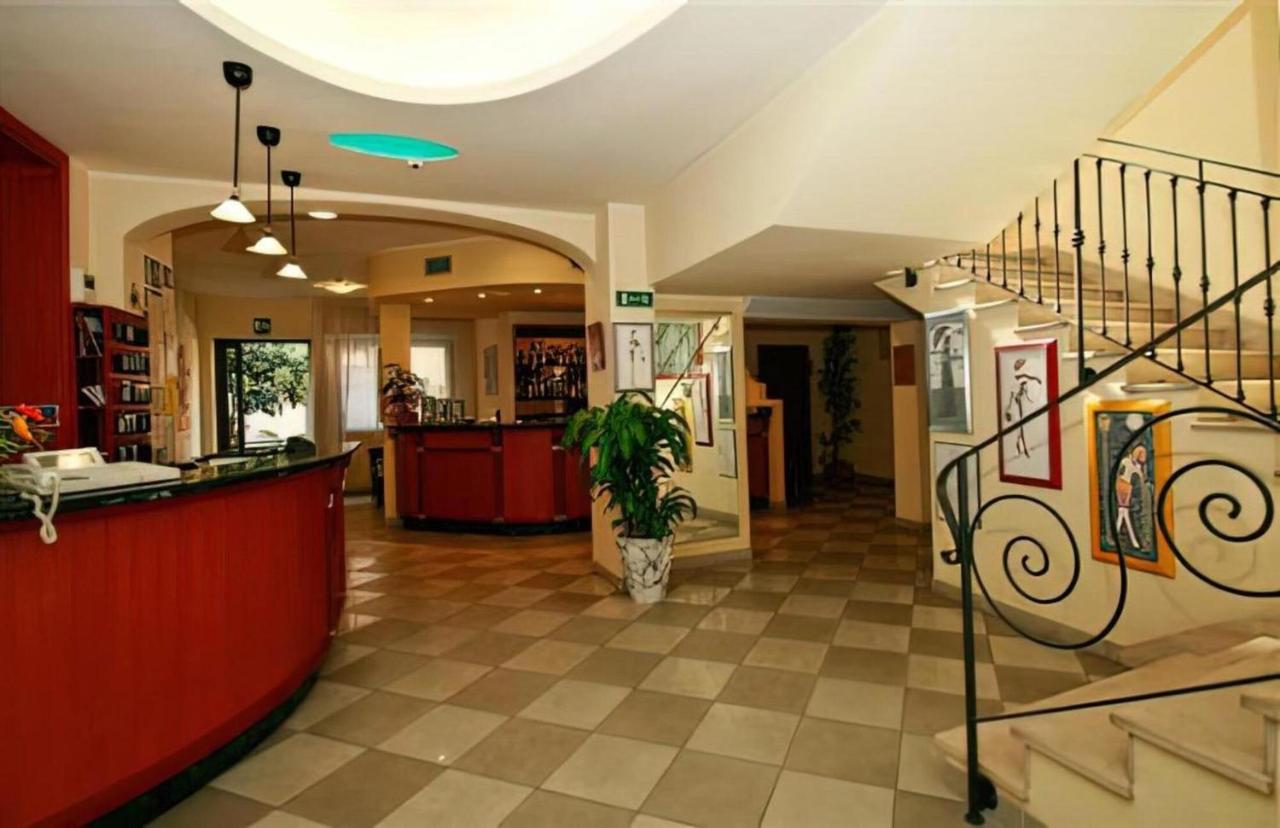 Hotel Adriatico Bellaria-Igea Marina Exteriör bild